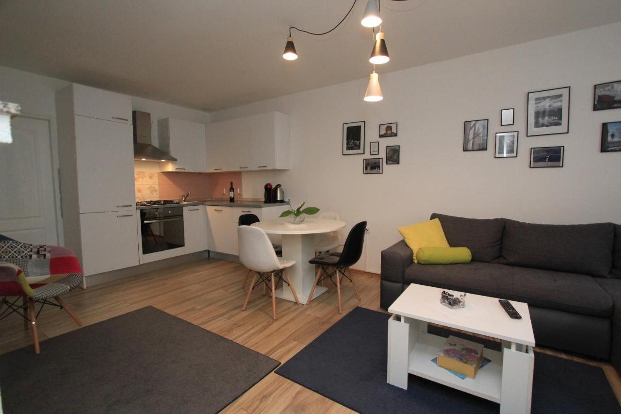Gospic Riverside Apartment Extérieur photo